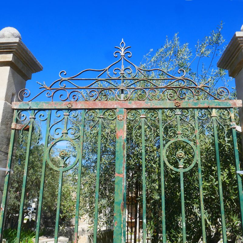 Tall semi-open-worked wrought iron gate for sale at The Antique Materials in Provence Alain BIDAL