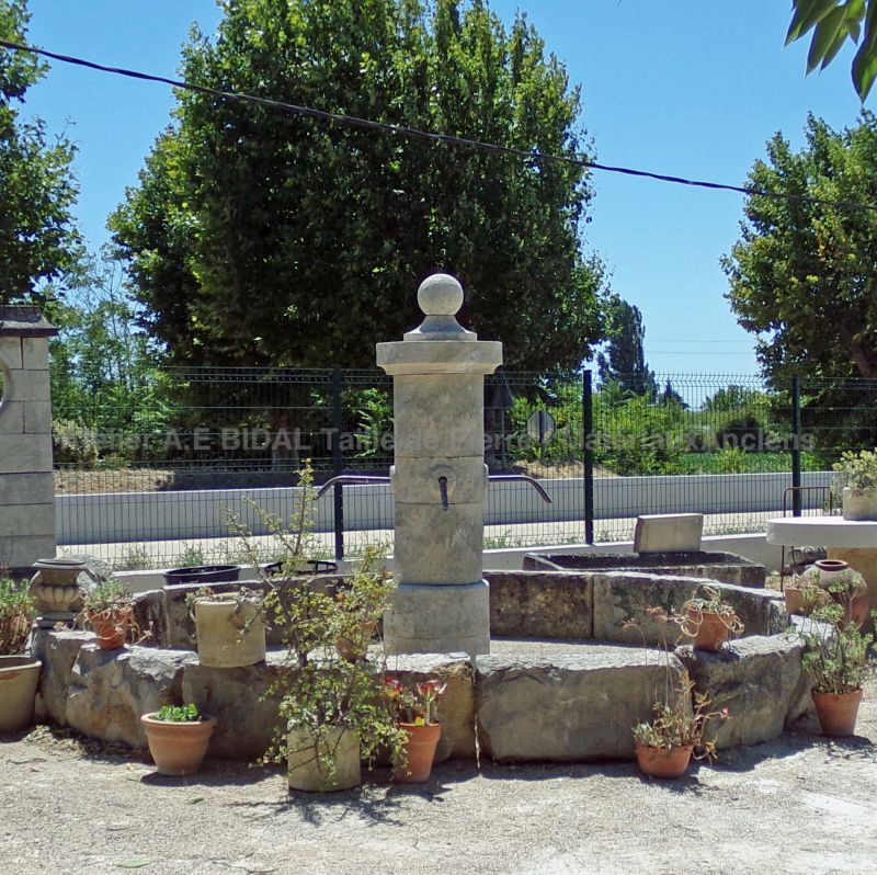 Beautiful aged and patinated stone column for a rustic basin – Atelier Alain Bidal (Provence)