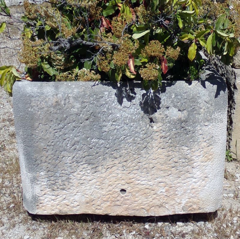 Large antique trough in patinated stone : Provençal-style planter or flower box - Atelier Alain BIDAL (Provence)