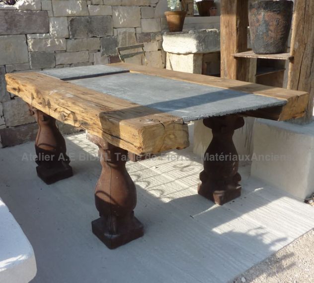 Matériaux anciens Bidal - table ancienne réalisée en matériaux anciens récupérés.