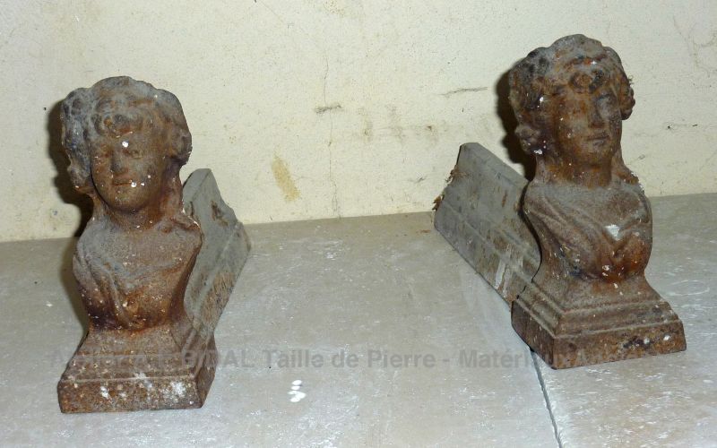 Paire de chenets marmousets ** VENDUE