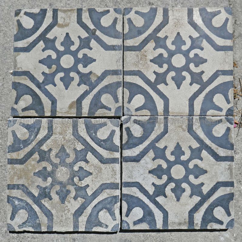 Carrelage ancien de ciment avec décor floral en vente en Provence chez Atelier Alain BIDAL