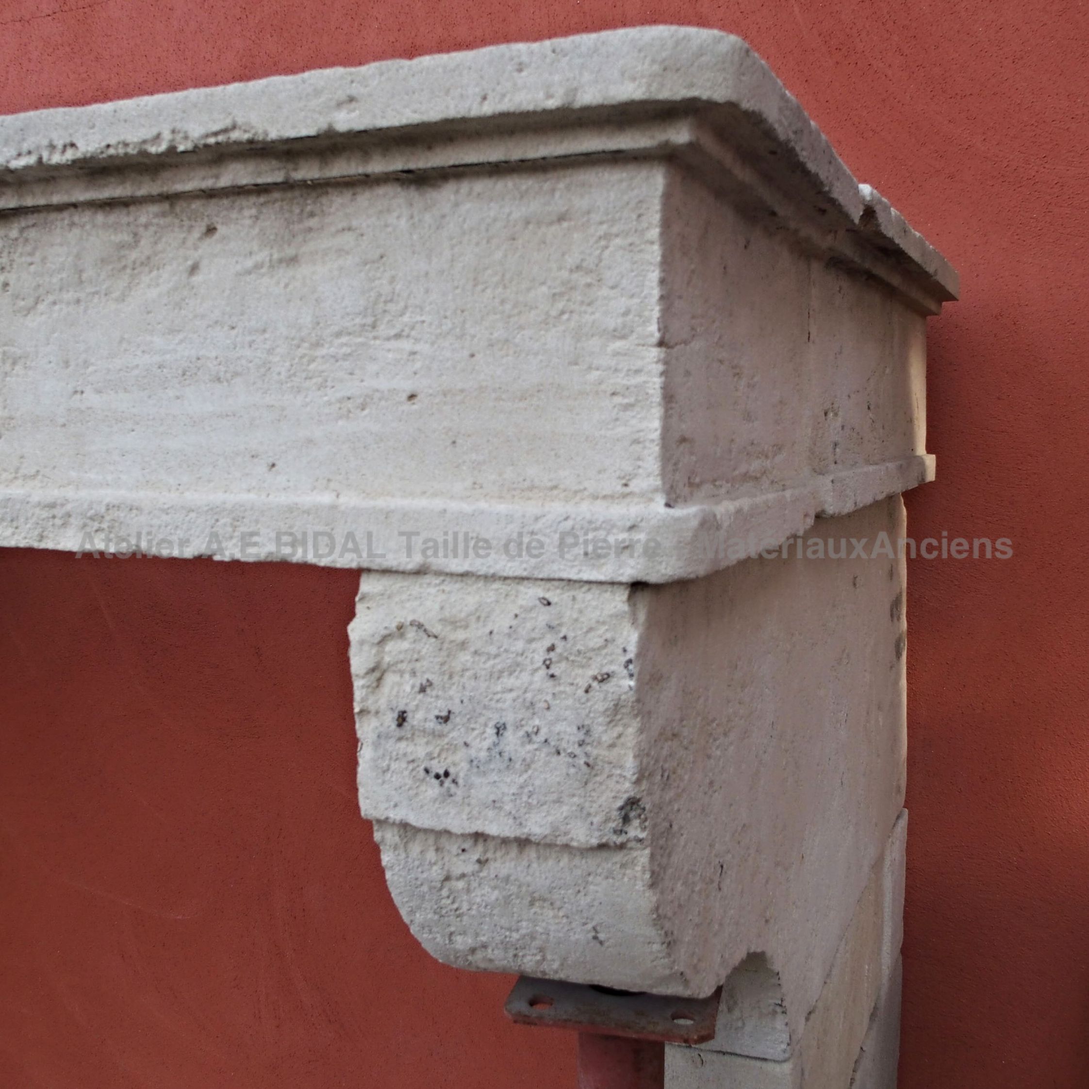 Louis 14 fireplace made of white stone: rustic fireplace with a monolith lintel.