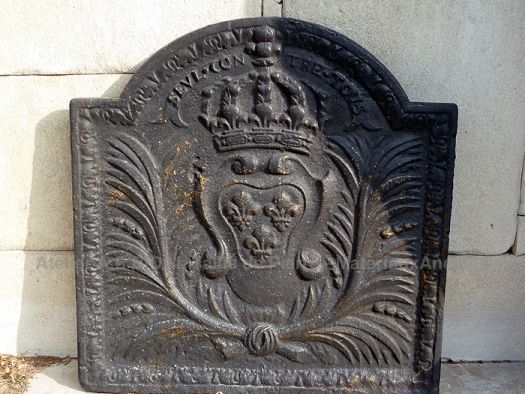 Plaque de fonte Armoirie Seul contre Tous ** VENDUE