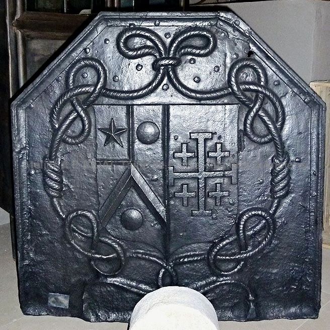 Belle plaque de cheminée en fonte ancienne décorée d'une croix de Jérusalem - Accessoires cheminée/éléments religieux.