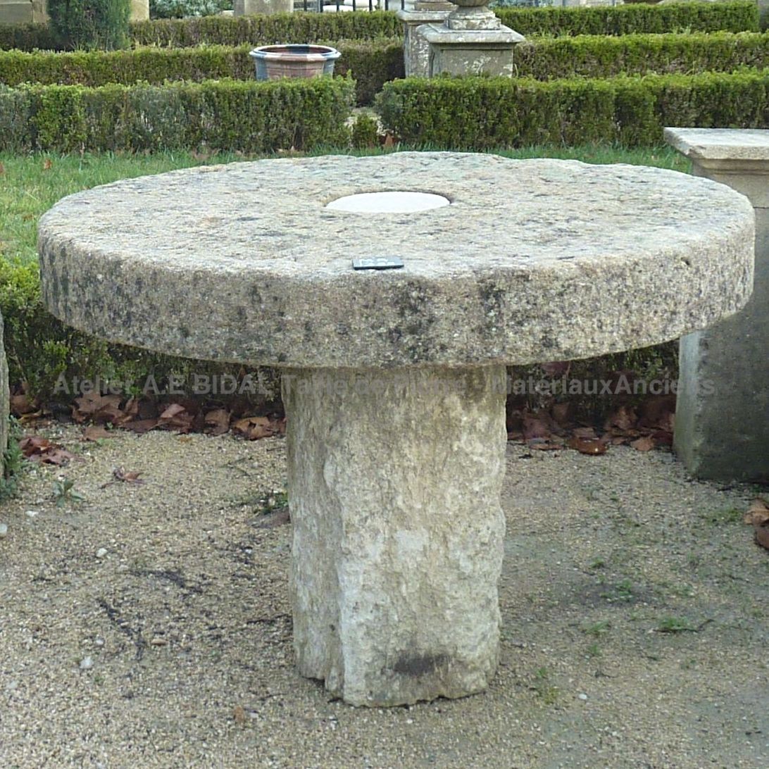 Table ronde en pierre ancienne pour jardin ** VENDUE