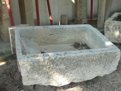 Old stone wash-house - a little white rustic wash house, perfect to decorate the garden.