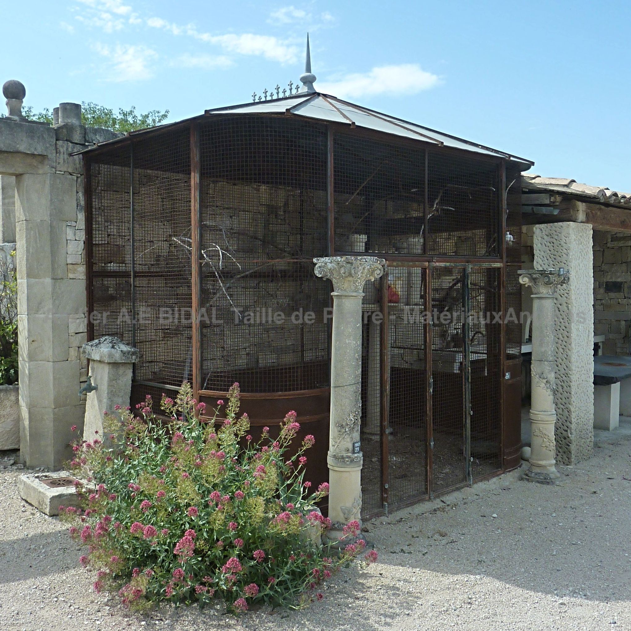 Volière en fer - éléments pour décoration ancienne en matériaux anciens.