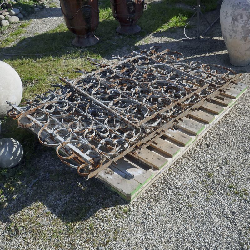 Ancien garde-corps en fer forgé vendu avec son petit portillon - Atelier Alain BIDAL (Provence)