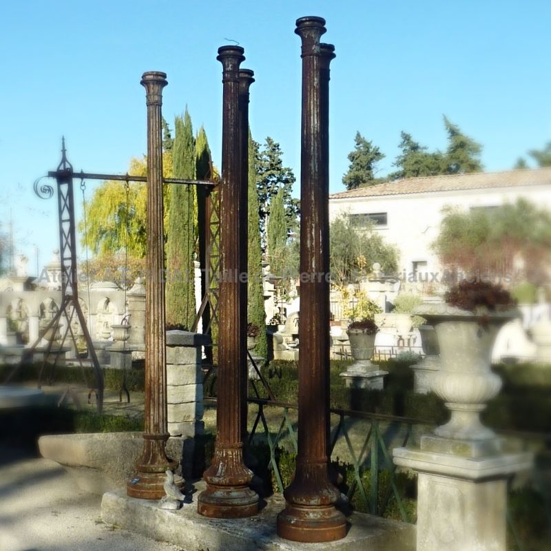 Antique pillar : a Doric column of the 19th century in iron.