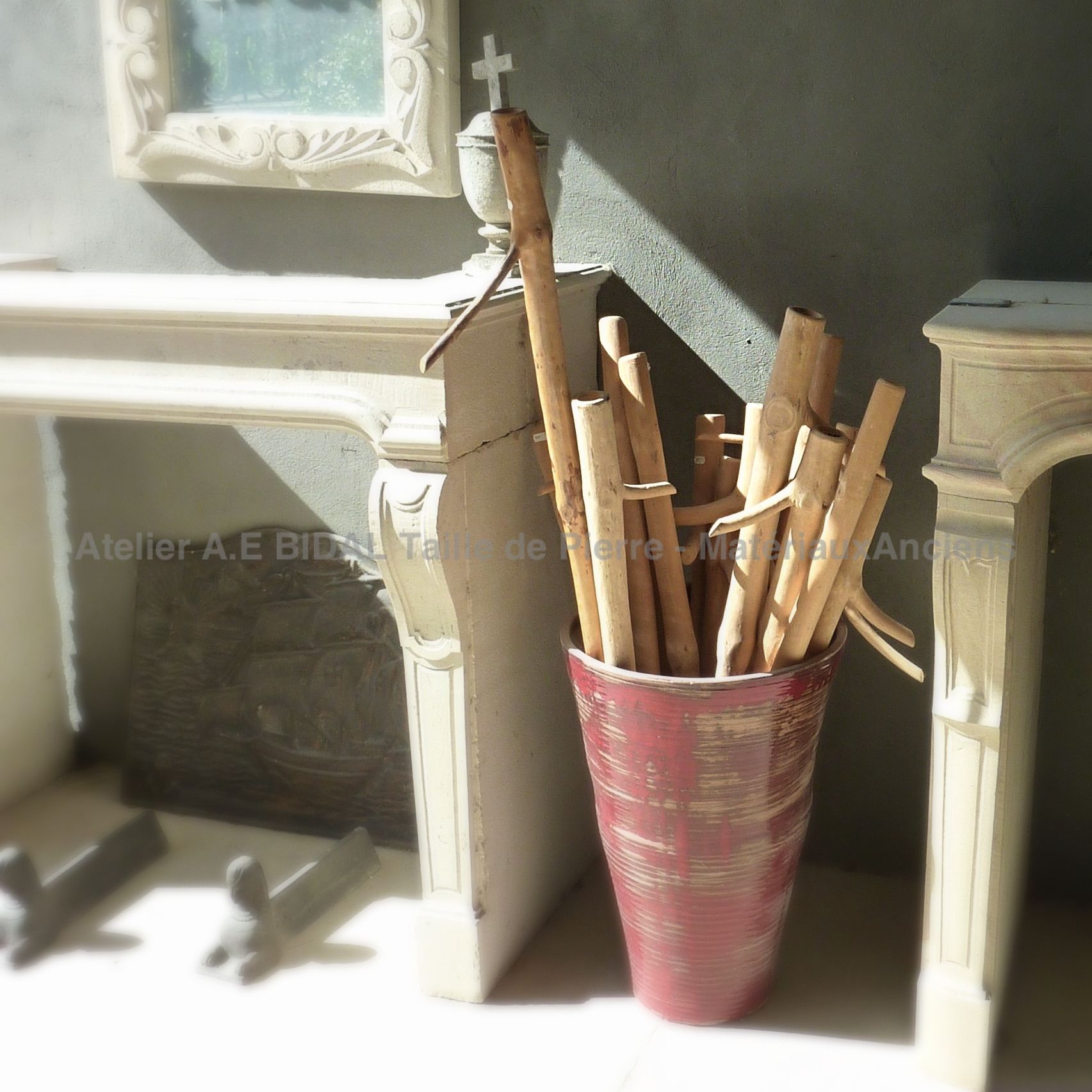 Accessoires cheminée: soufflet pour attiser les braises sans salir.