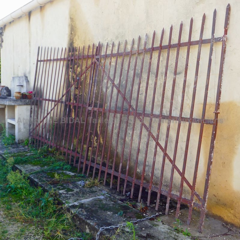 Portail ancien totalement ajouré - Portail en fer forgé en vente chez Atelier Alain BIDAL (Provence)
