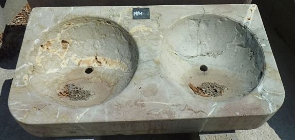 évier ancien - évier en pierre de cassis avec une vasque double.