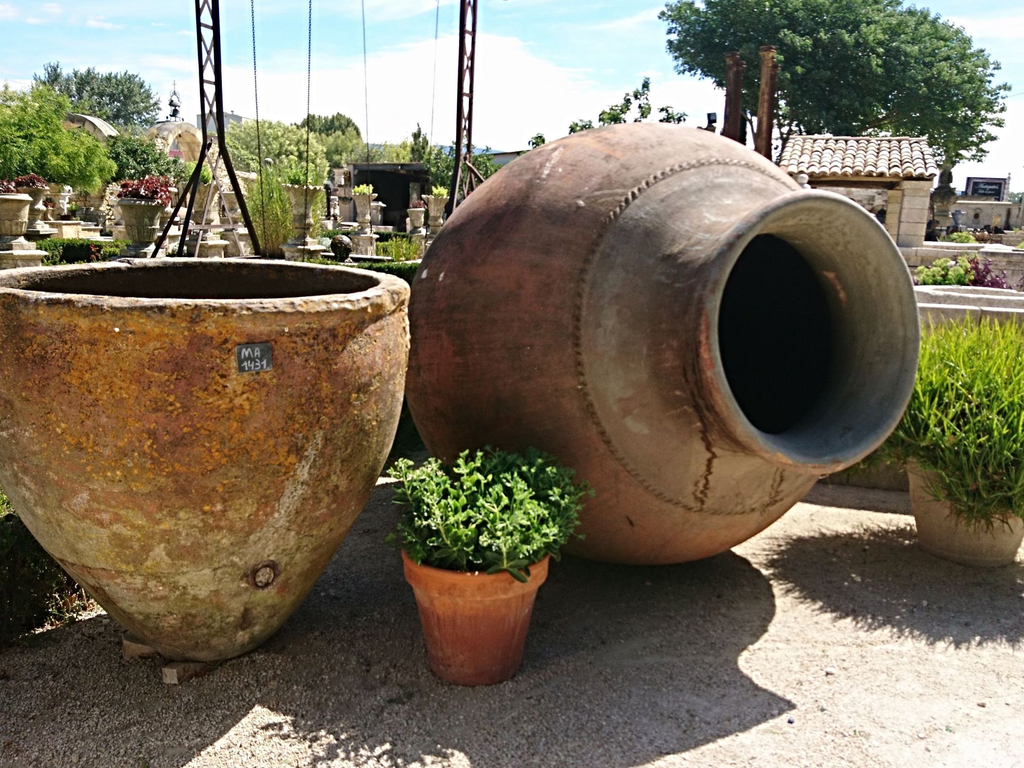 En Provence, les Mémoires d’Adrien vous propose une rare sélection de magnifiques matériaux anciens pour embellir votre demeure.