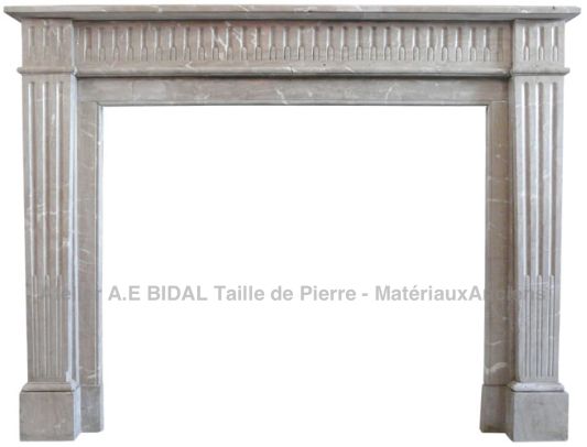 Cheminée en marbre de style Louis XVI ** VENDUE