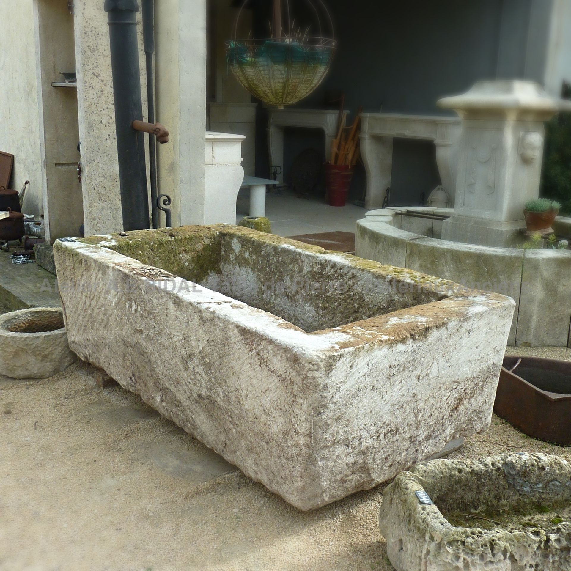 Ancien timbre robuste en pierre monolithe patinée ** VENDU