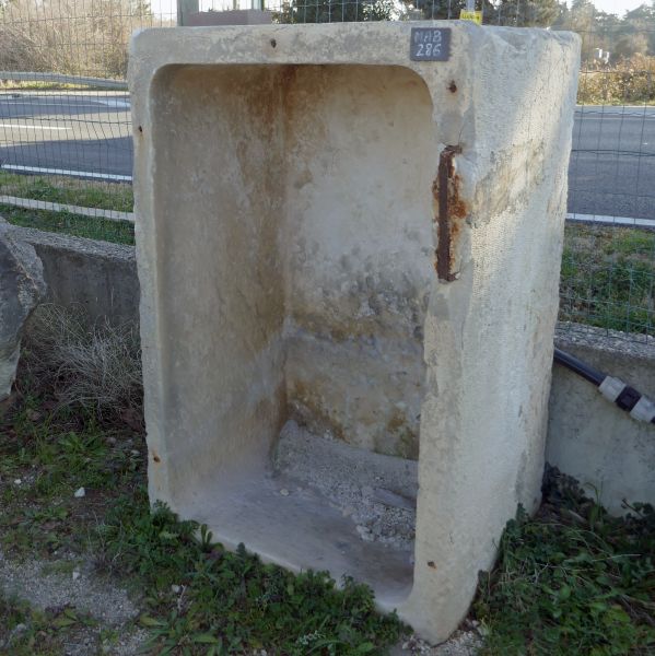 Bac rectangulaire massif et artisanal, un bel ouvrage de chez Atelier Alain BIDAL, Provence