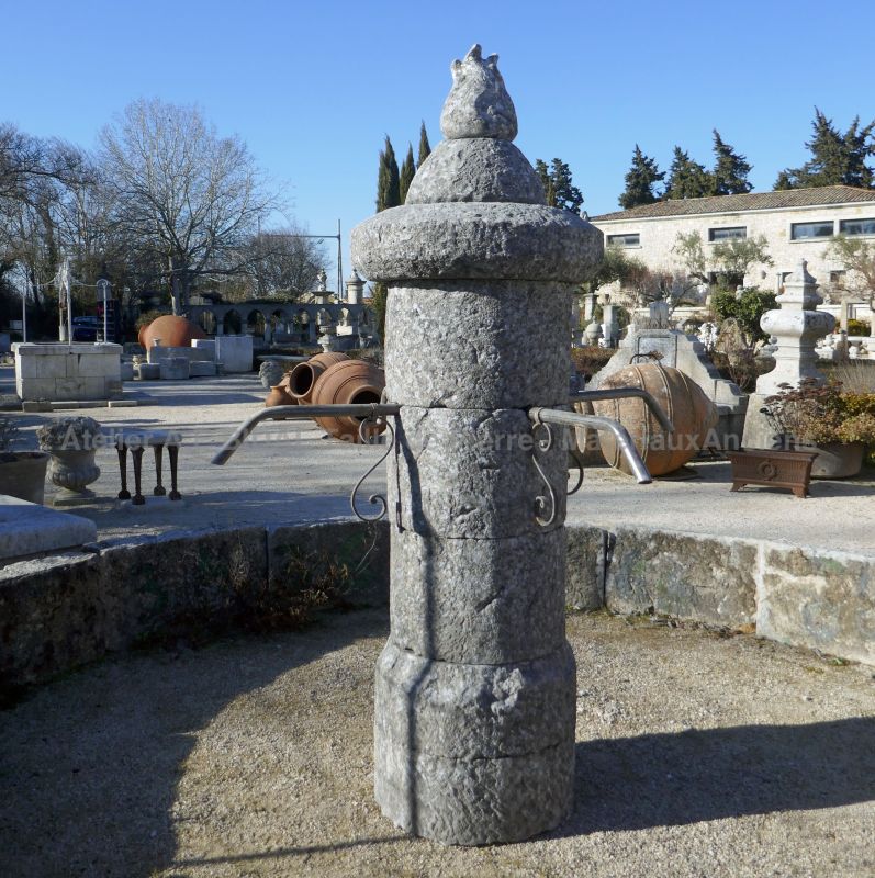 Stone column for fountain or basin - Atelier Alain BIDAL