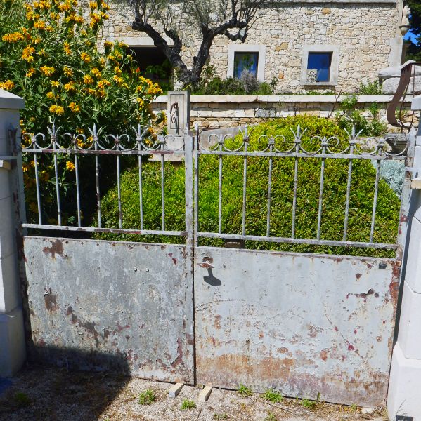 Old wrought iron gate - Antique fate for pillars by Atelier Alain BIDAL (Provence)