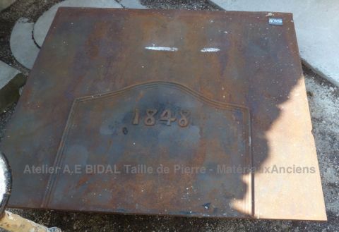 Plaque de fonte lisse 1848 ** VENDUE