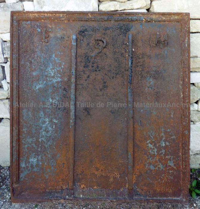 Plaque décorative cheminée - modèle rare signé.
