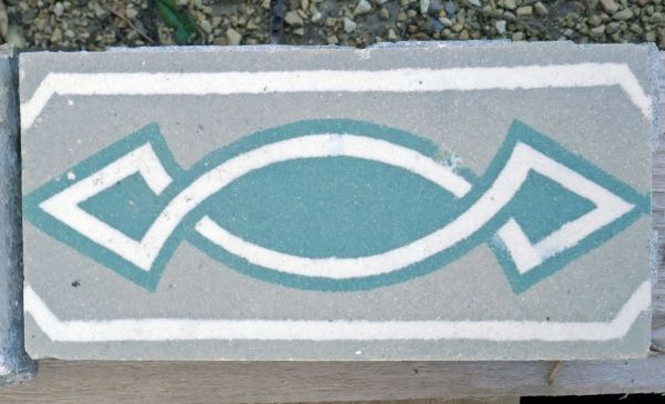 Carreau de ciment ancien pour frise ou crédence : carrelage ancien en ciment par Atelier Alain BIDAL
