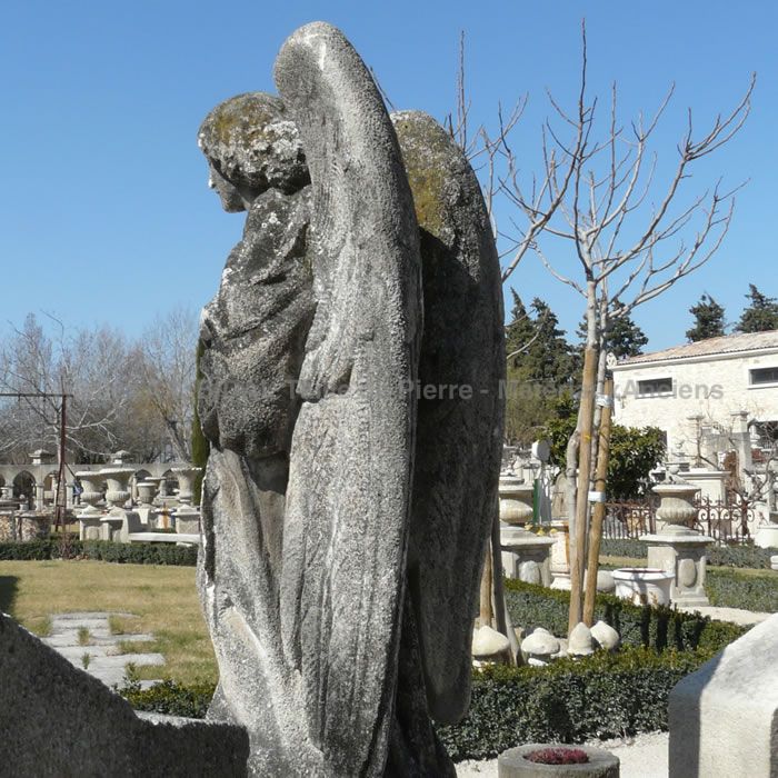 Statue d'ange en pierre ** VENDUE