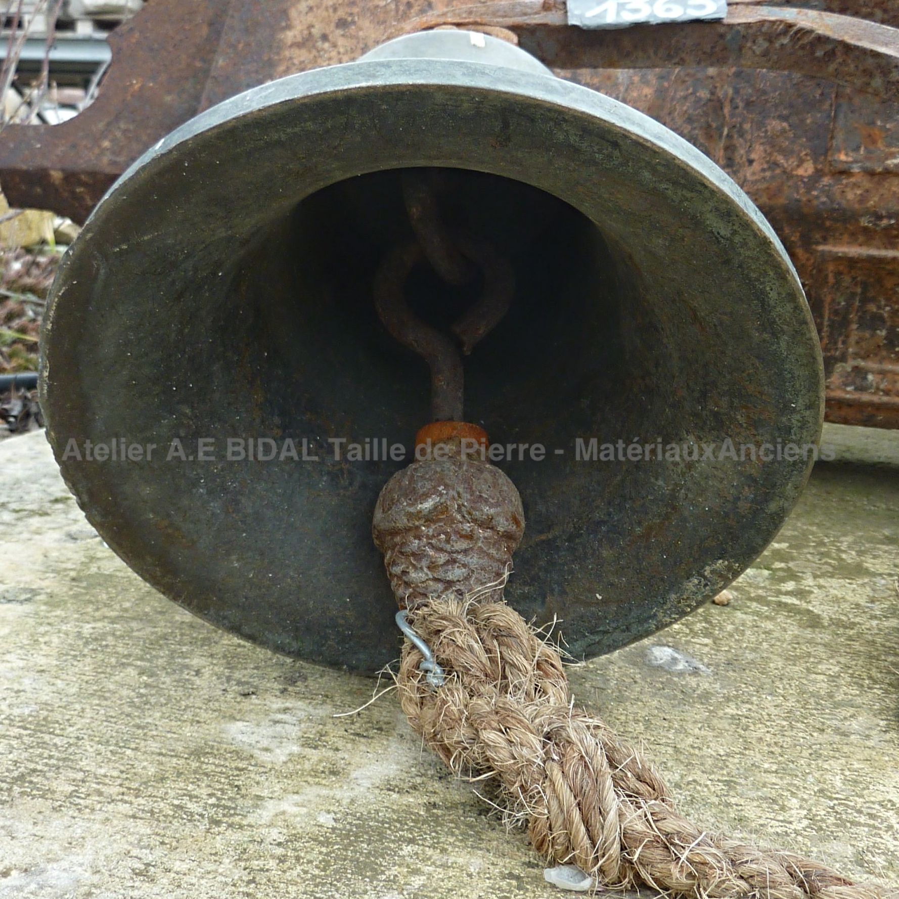 Wonderful antique bronze wall-mounted bell with its wrought iron hanging arm