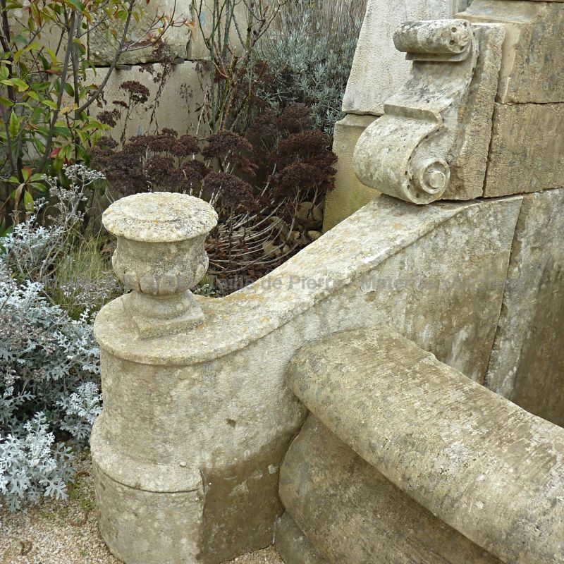Garden wall fountain in aged stone | Fine handcarved details in old stone.