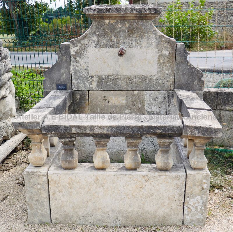 Nice garden fountain in stone and metal - Alain Bidal Antique Materials in Provence