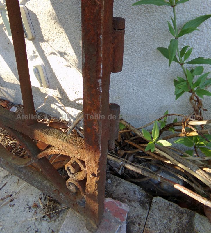 Antique wrought iron double-door garden gate - Atelier Alain BIDAL (Provence)