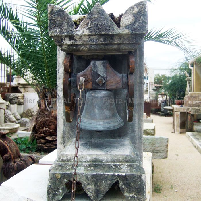 Petite cloche en bronze et campanile ** VENDUE