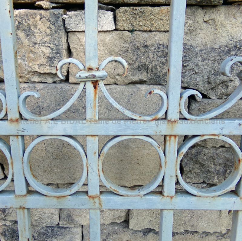 Large antique openwork wrought iron gate with two doors - Atelier Alain BIDAL (Provence)