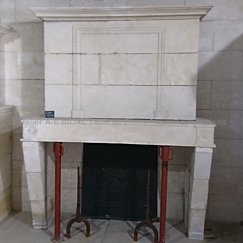 Belle cheminée à trumeau - élégante cheminée en pierre 18ème siècle.