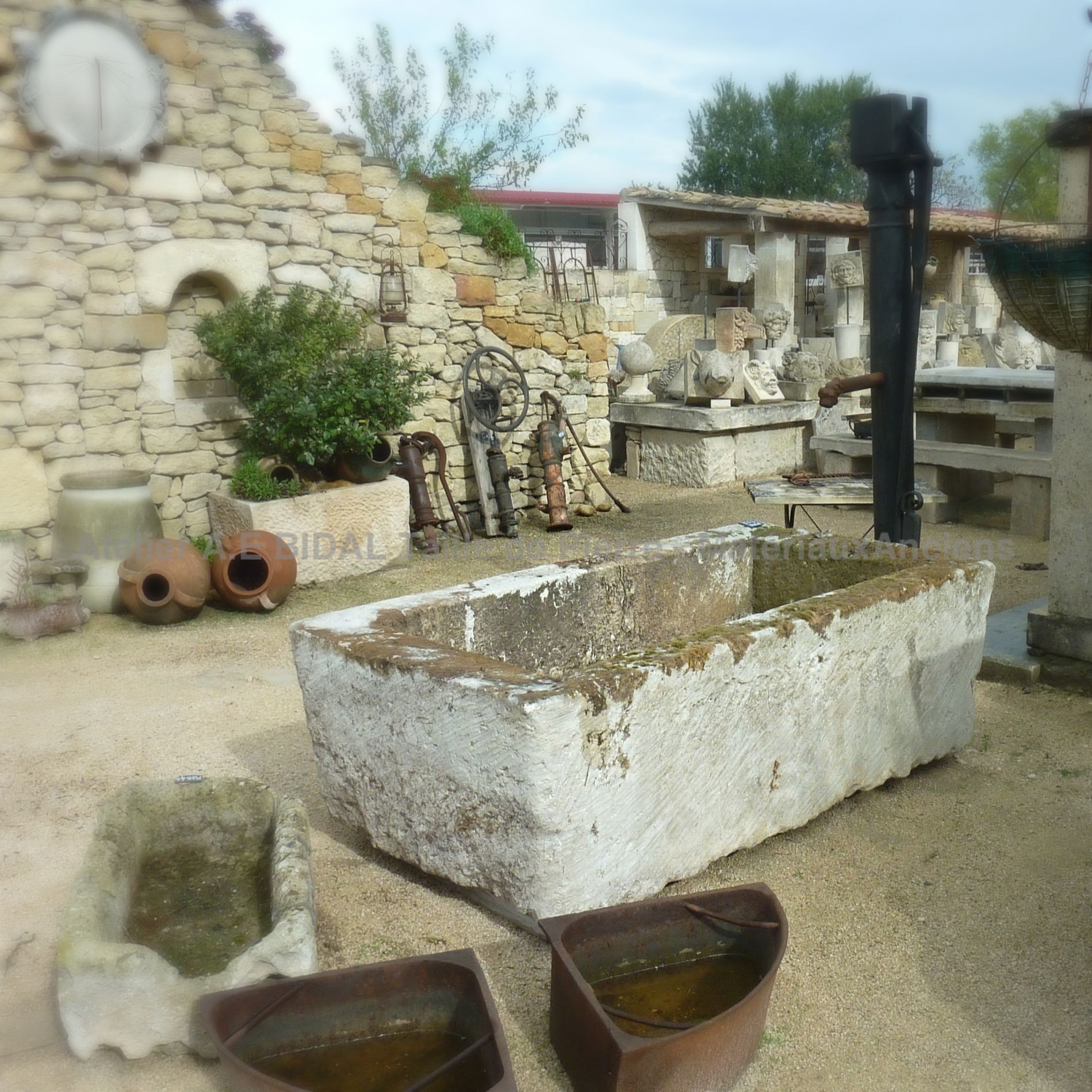 Ancien timbre robuste en pierre monolithe patinée ** VENDU