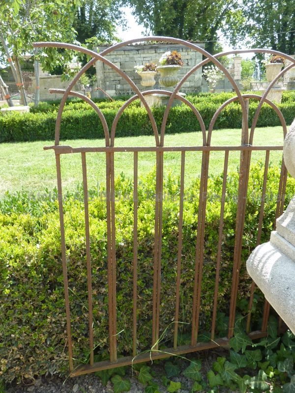 Garde corps ancien pour délimiter joliment un espace extérieur - garde corps ancien légèrement oxydé - vente par lots.