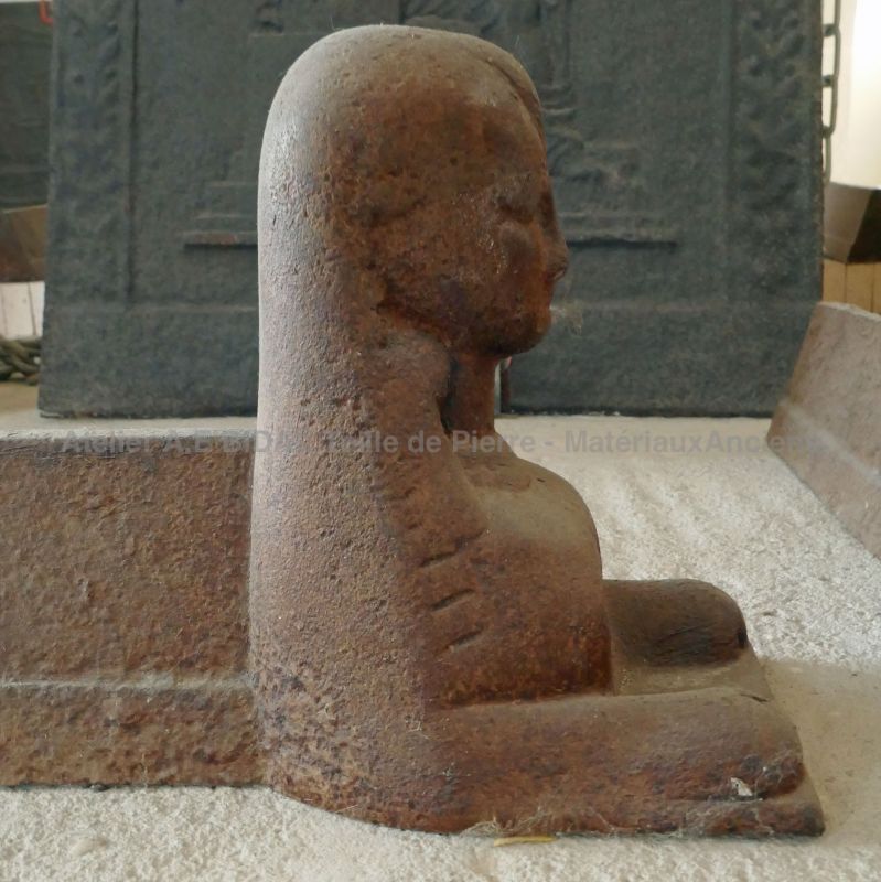 Paire De Chenets Anciens En Fonte - Motif Tête De Femme - Très Bon état