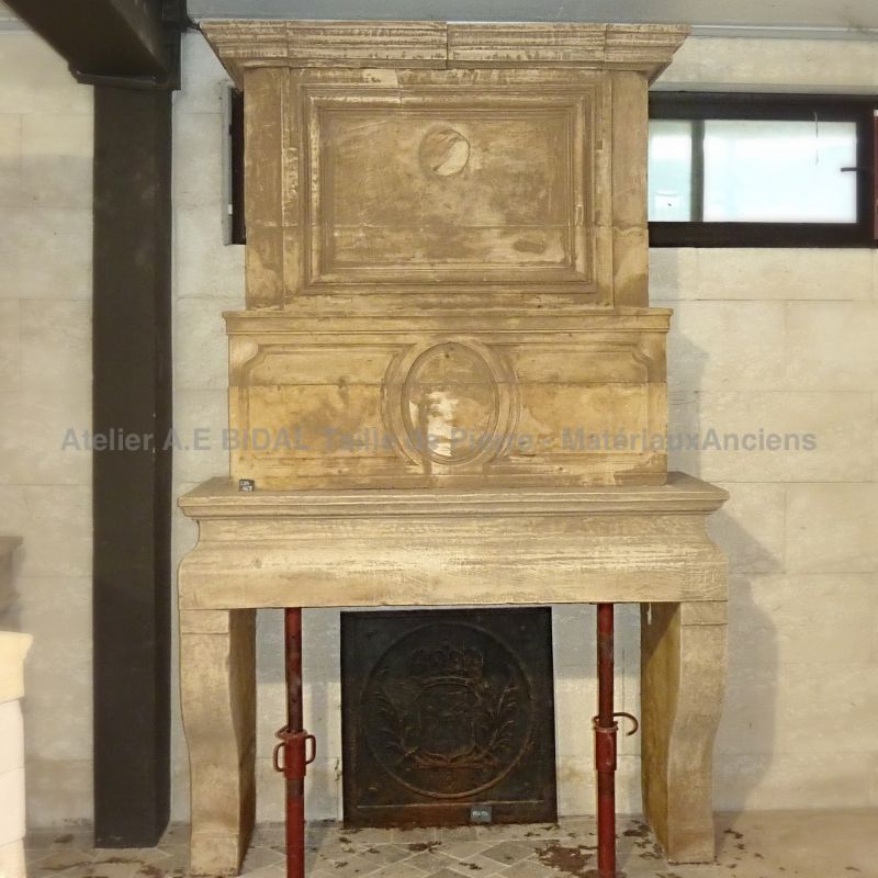 Cheminée ancienne en pierre Louis 13- cheminée à trumeau double.