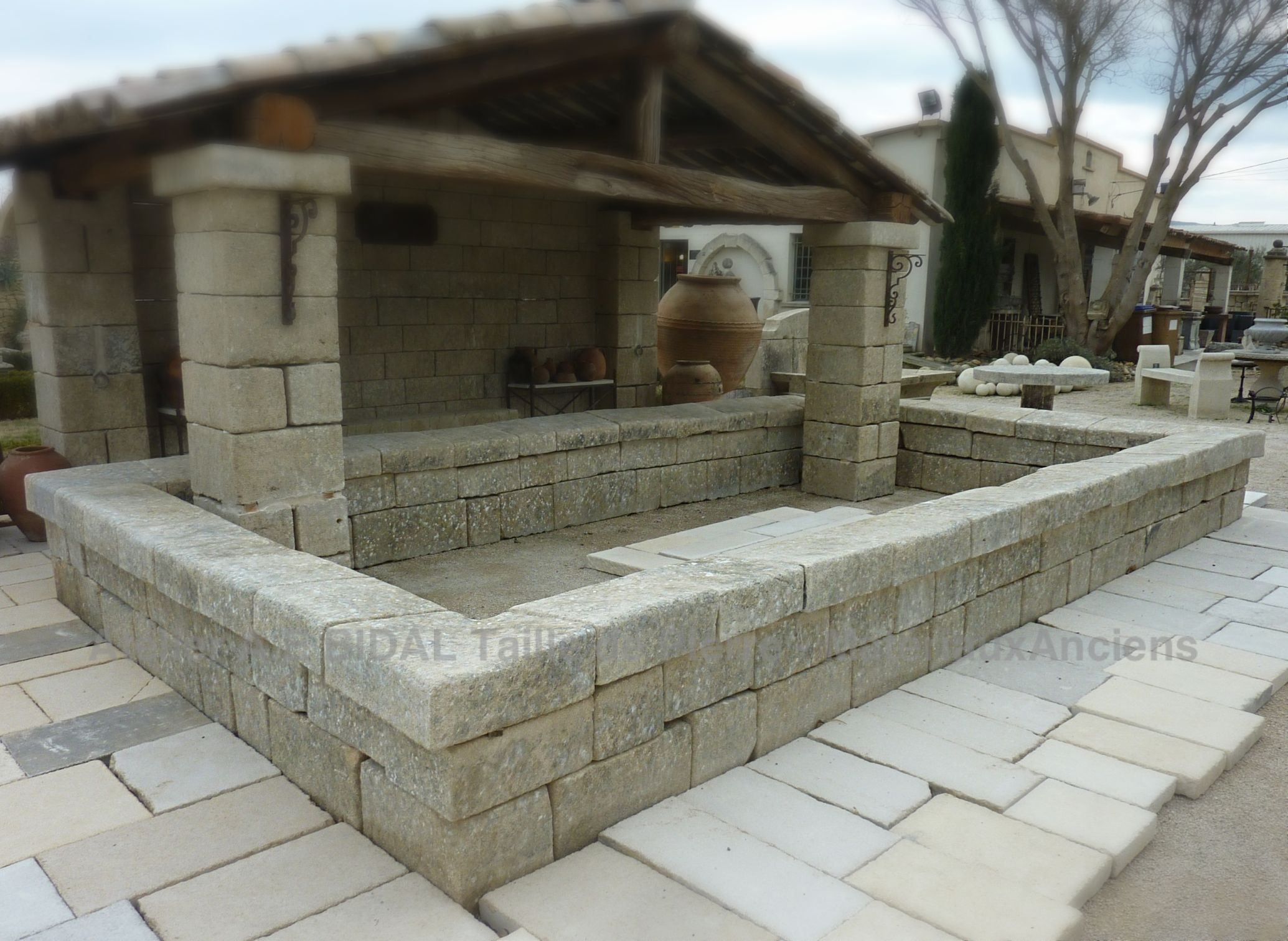 Magnifique bassin rectangulaire ancien de style lavoir en pierre ** VENDU