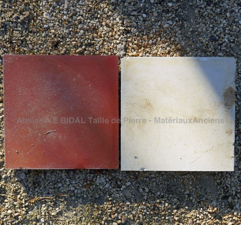 Ancien carreau de ciment damier rouge et blanc en vente en Provence chez Atelier Alain BIDAL