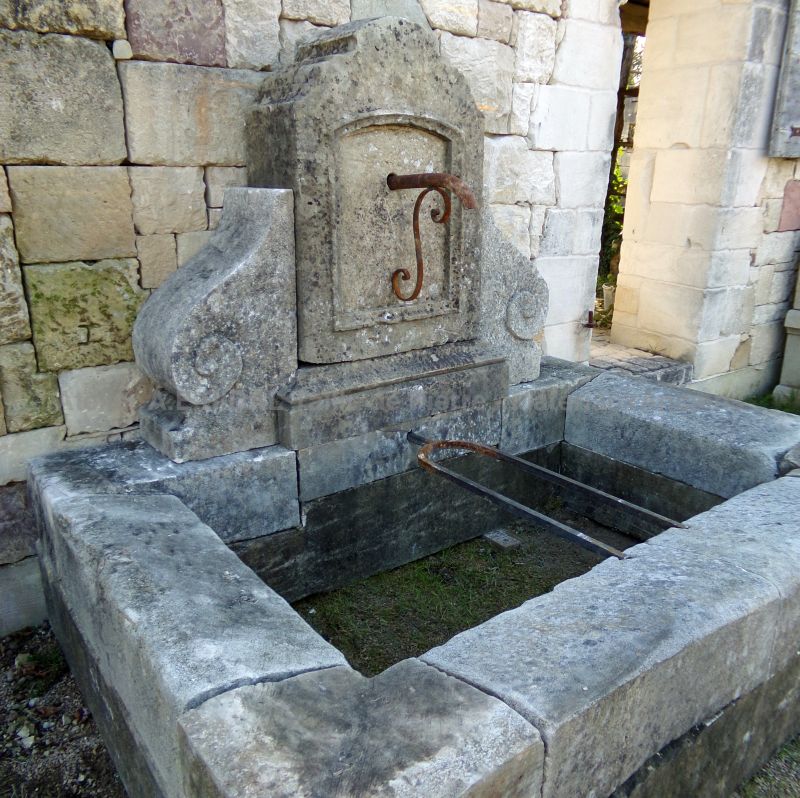 Charming antique fountain from Provence, perfect for a great garden decoration - Atelier Alain BIDAL (Provence)