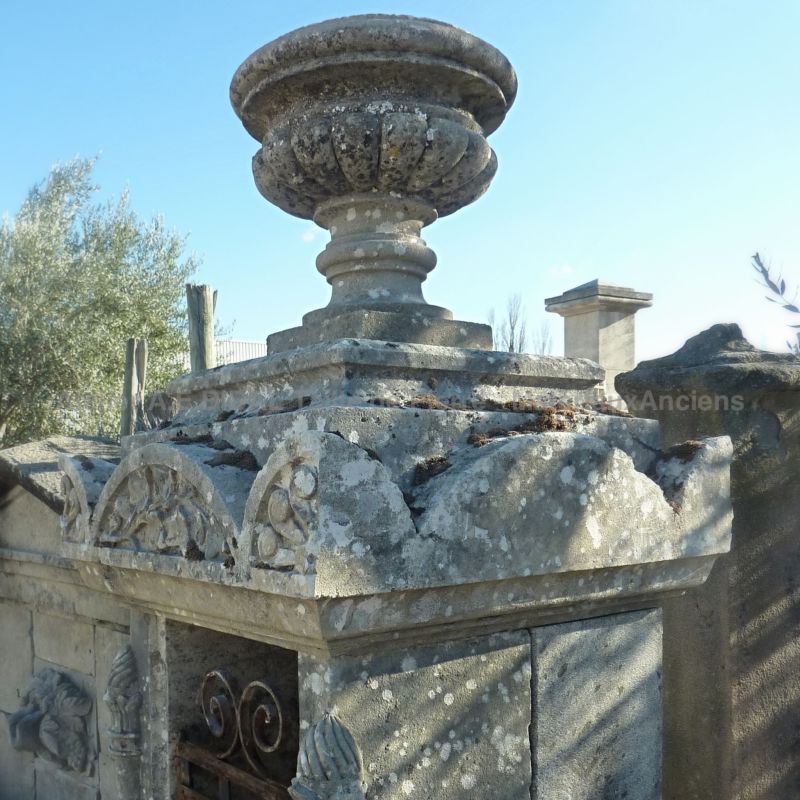 Detail of the roof and stone gadrooned vase on our antique oratory ǀ Available only at Alain Bidal in Provence.