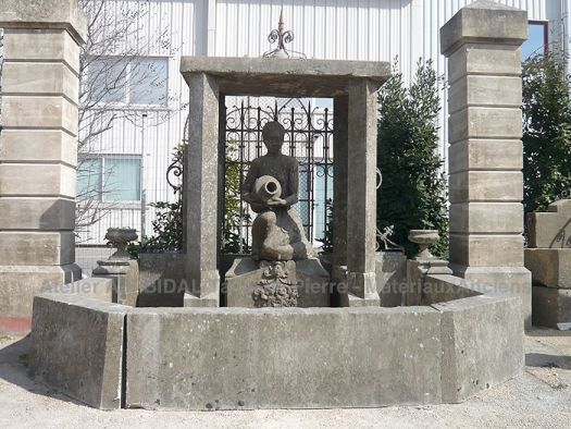 Fontaine ornementale avec verseuse d'eau
