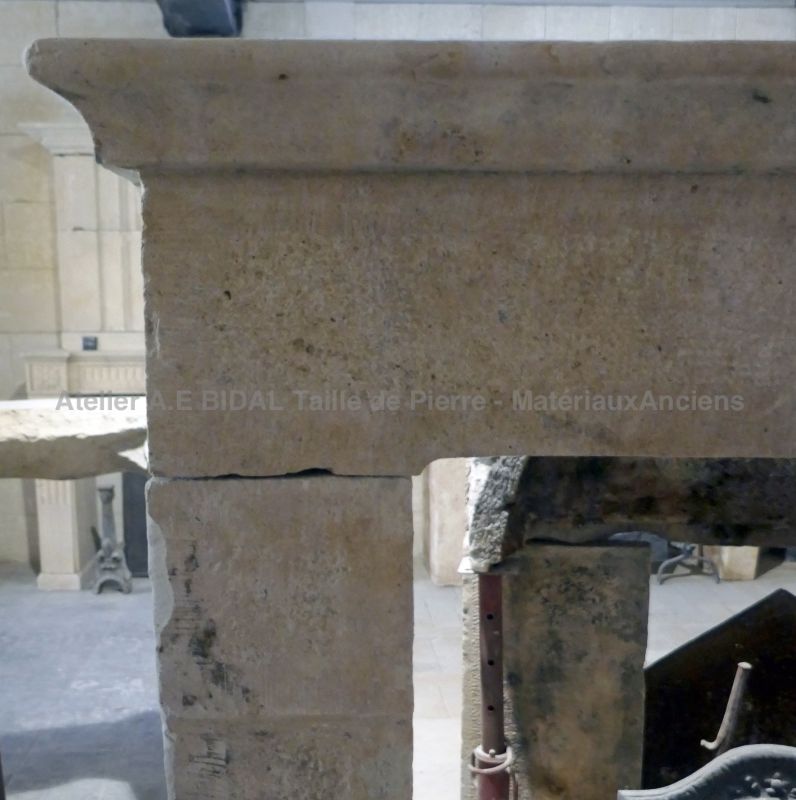 Cheminée rustique en pierre : cheminée française du XVII° - Atelier Alain BIDAL, Provence