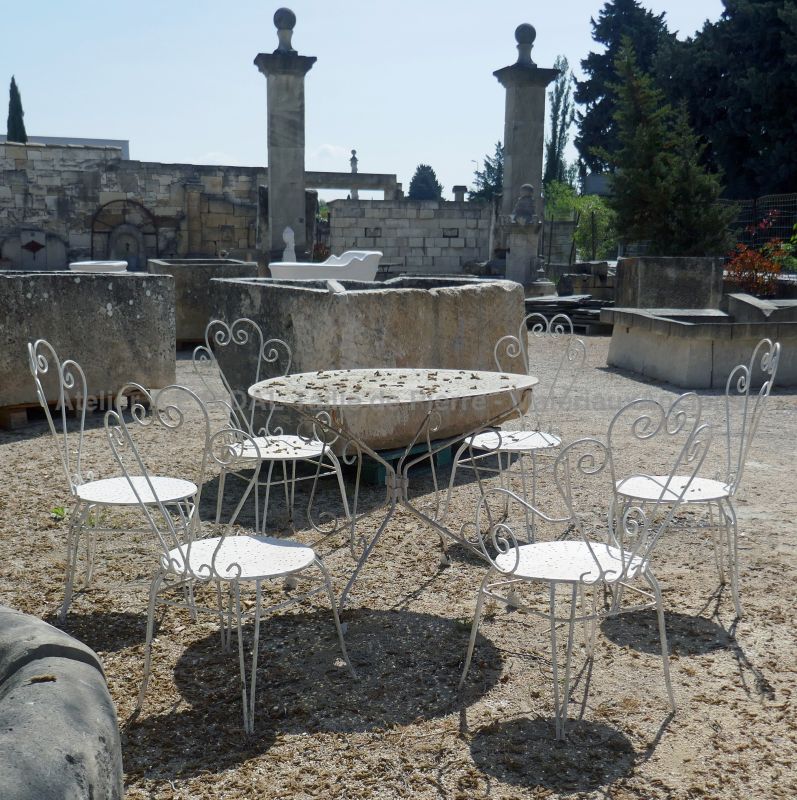 Mobilier de jardin ancien en fer forgé : chaises, fauteuils et table par Atelier Alain BIDAL