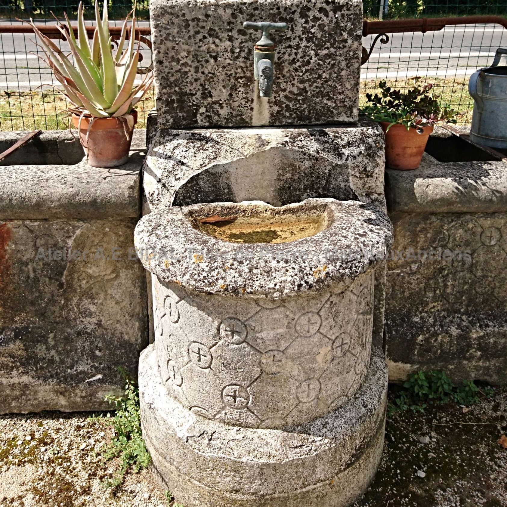 Antique stone fountain | Beautiful village fountain in stone for sale in Provence.