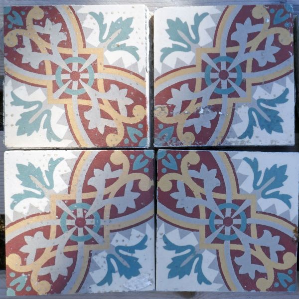 Carreau de ciment ancien à décor de mosaïque : carrelage ancien par l'Atelier Alain BIDAL, Provence