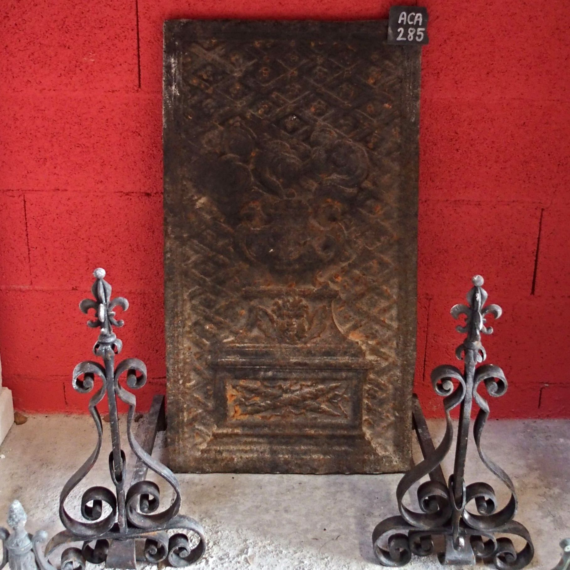 Cast iron fireback- one of the fireplace accessories of our catalogue of Provence style crafmade decorative items made of old materials.