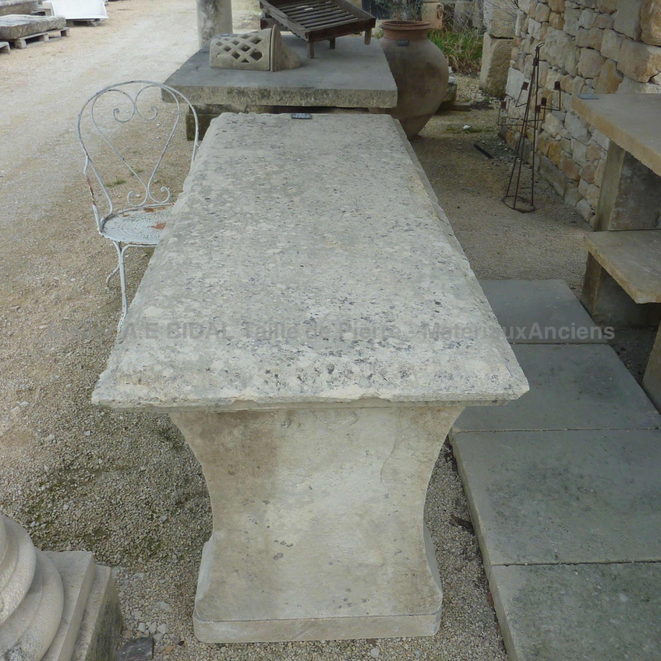 Mobilier ancien de jardin/terrasse/véranda ou intérieur - table en pierre à usage polyvalent.