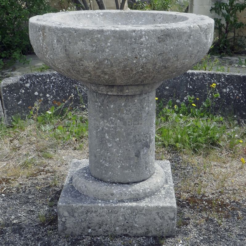 Vasque sur pied en pierre - Atelier Alain BIDAL, Provence
